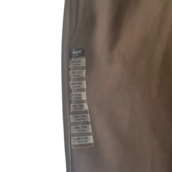 NWT Haggar Men's Plain Front No Iron Stretch Brown Pants sz 40W x 32L - Picture 5 of 10